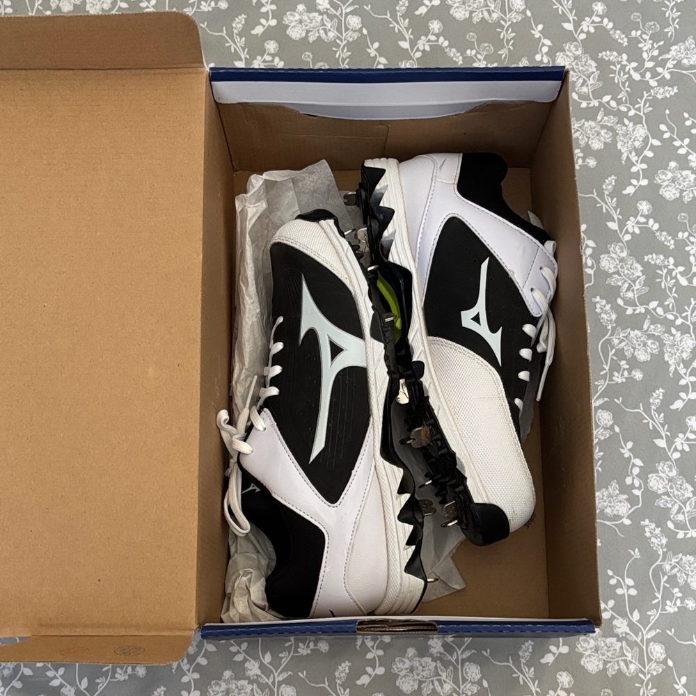 Mizuno Black and White Softball Shoes with Neon Accents